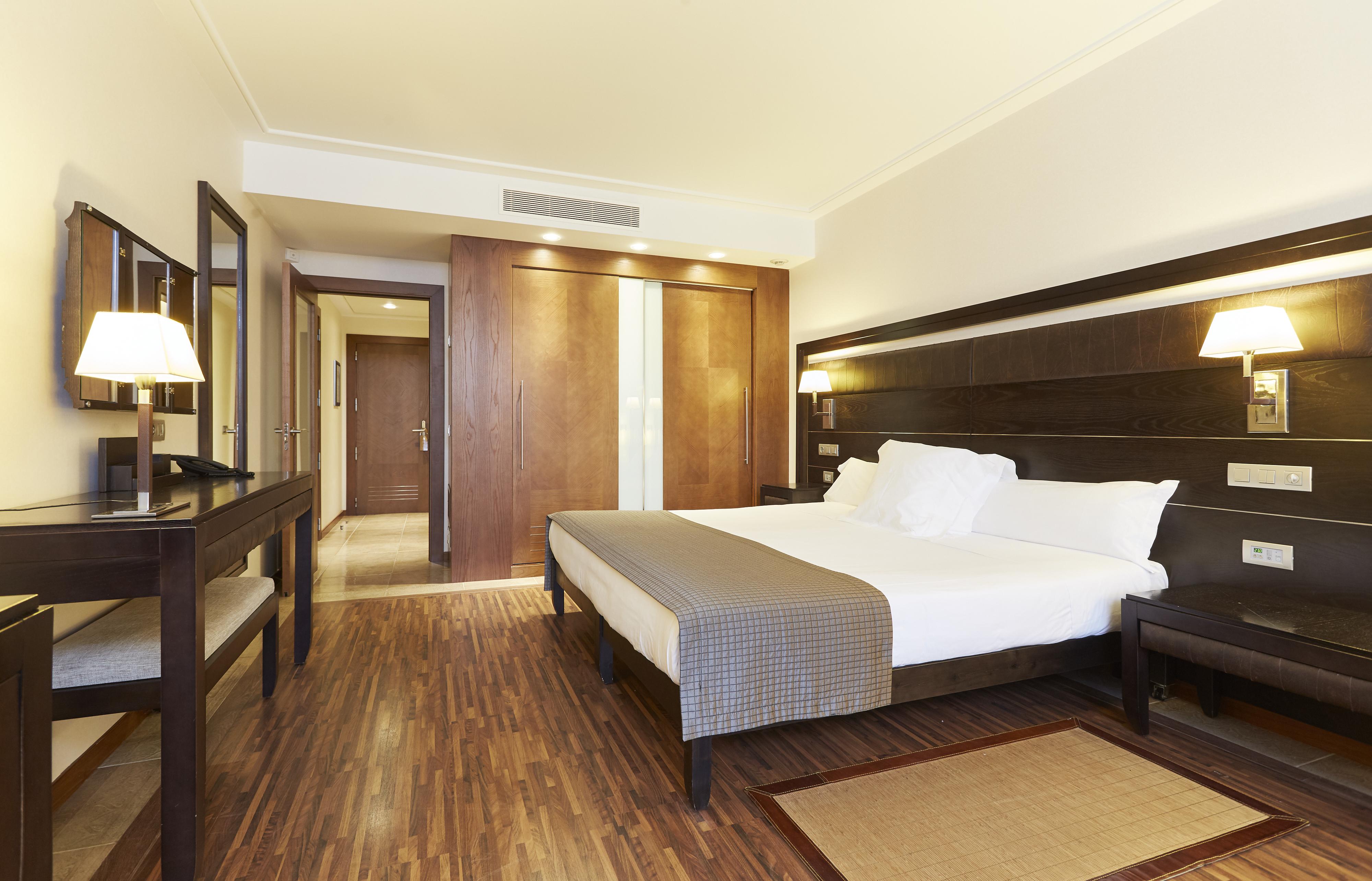 Insotel Fenicia Prestige Suites & Spa Santa Eulária des Riu Exterior foto